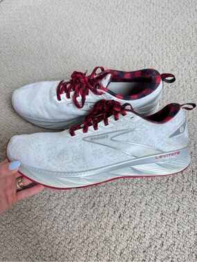 Brooks Levitate 6 running shoes